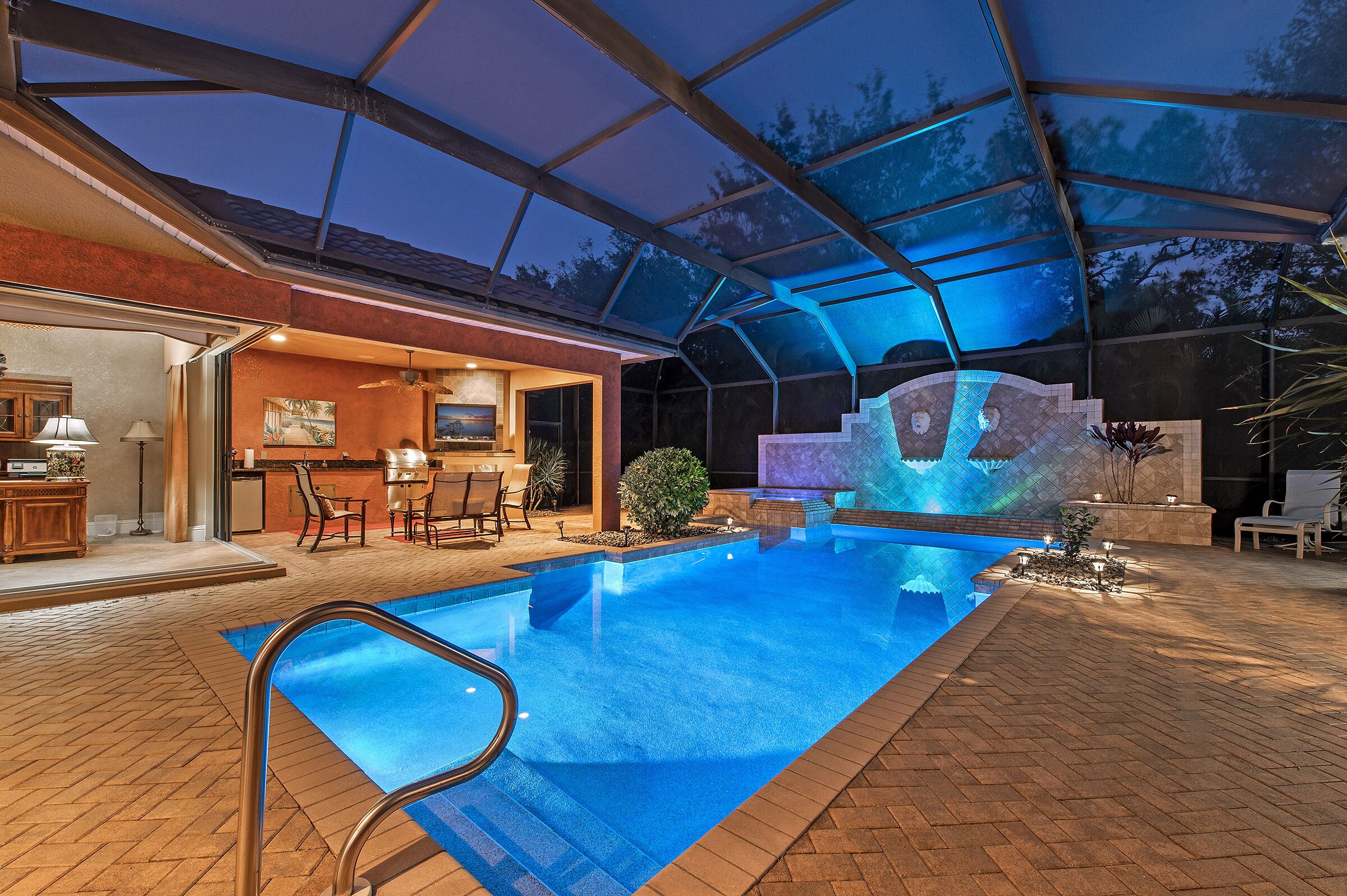 Luxury Estate Home - Private Oversized Pool, Hot Tub, Summer Kitchen + Fireplace