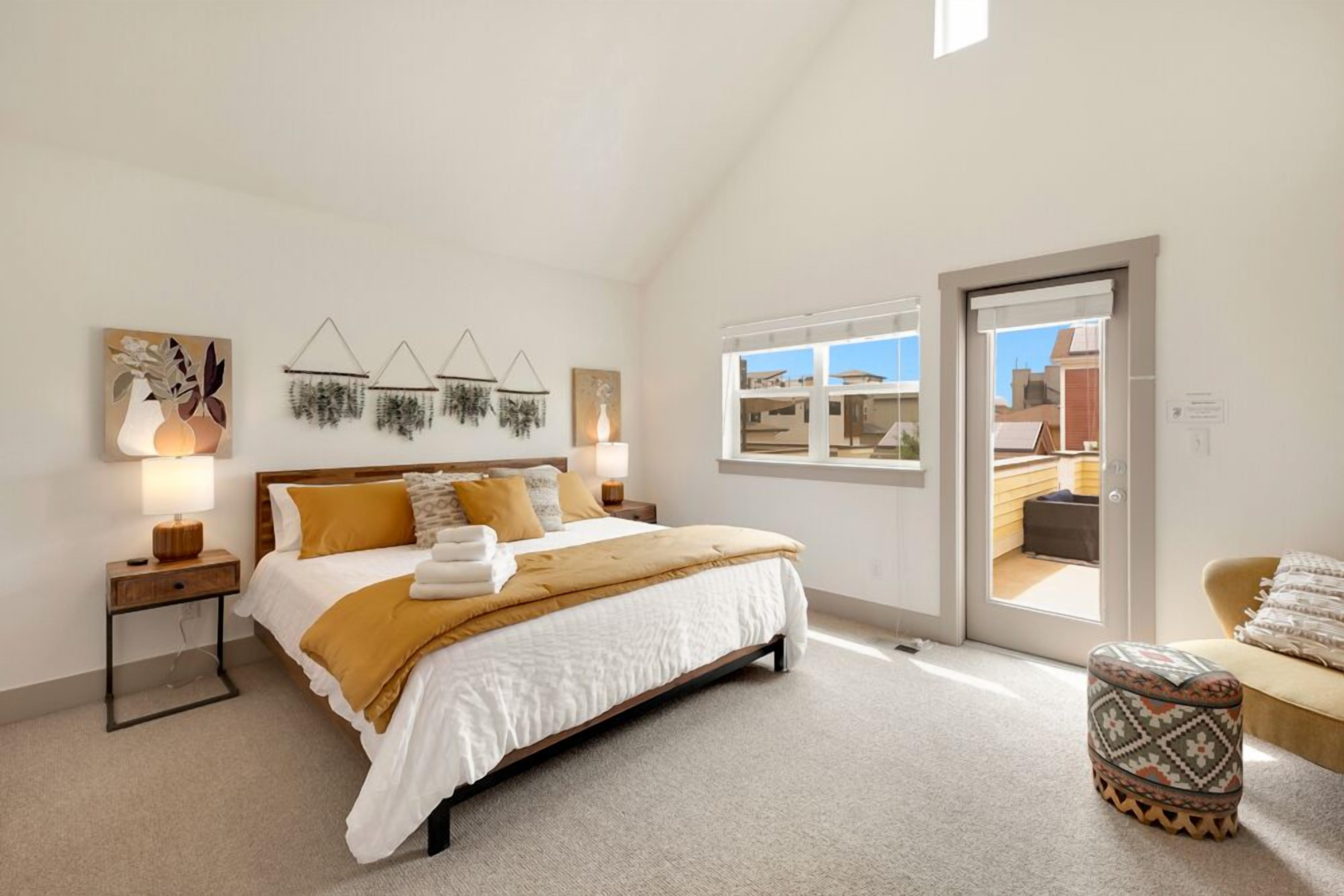 House, Multiple Beds, Patio, Garden View (827 Heschel St. (Unit C)) | 2 bedrooms, free WiFi, bed sheets