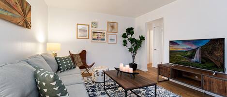 Condo, 2 Queen Beds, Kitchen, Garden View (1020 Garfield St. (Suite 6)) | Living area