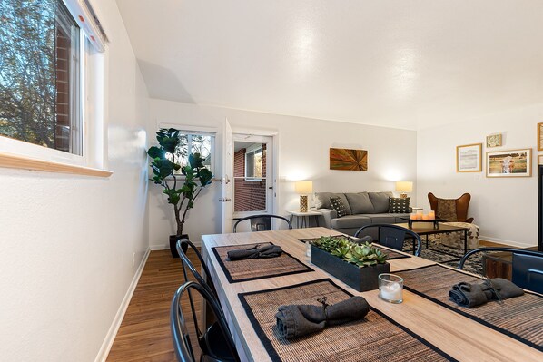 Condo, 2 camas Queen size, cocina, vista al jardín (1020 Garfield St. (Suite 6)) | 2 habitaciones y wifi gratis 