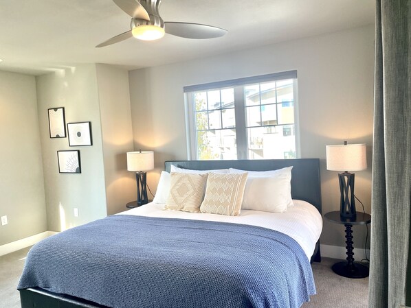 Ferienhaus, Mehrere Betten, Whirlpool, Gartenblick (227 Urban Prairie St) | 2 Schlafzimmer, kostenloses WLAN, Bettwäsche