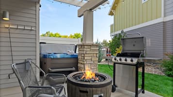 House, Multiple Beds, Hot Tub, Garden View (227 Urban Prairie St) | Property grounds