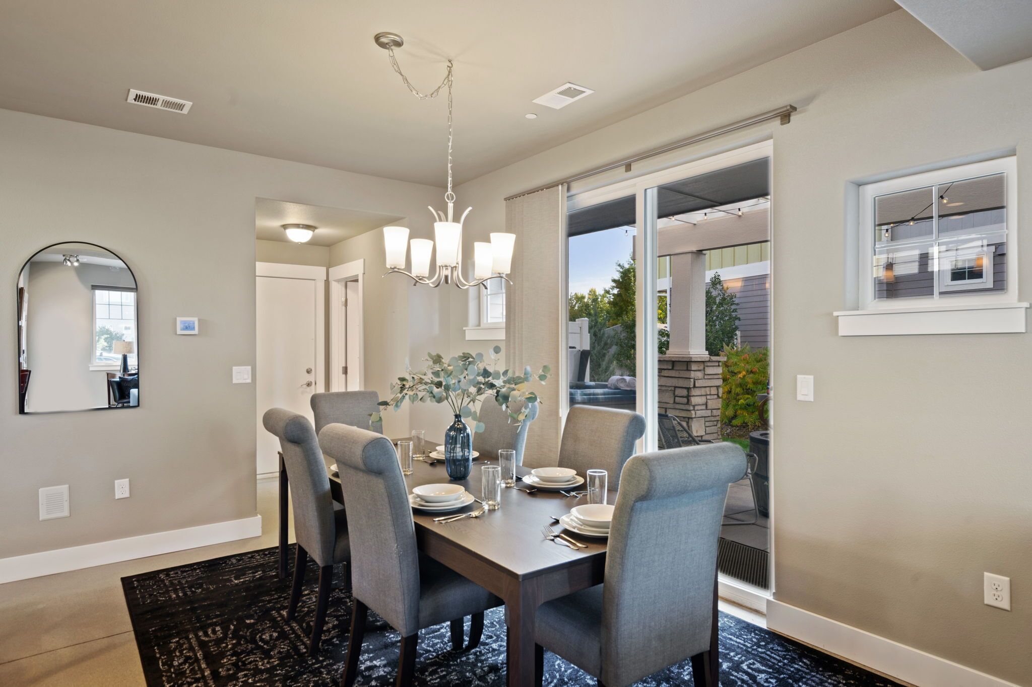 Ferienhaus, Mehrere Betten, Whirlpool, Gartenblick (227 Urban Prairie St) | Speisen