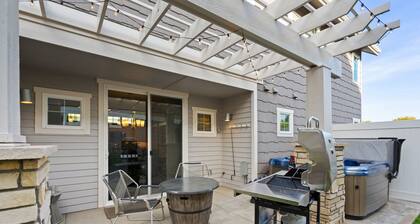 Quiet Urban Community – Designer Home W/ Hot Tub!