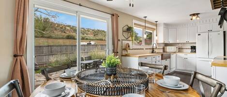 House, Multiple Beds, Patio, Garden View (4928 W. Eisenhower Blvd. Loveland) | Dining