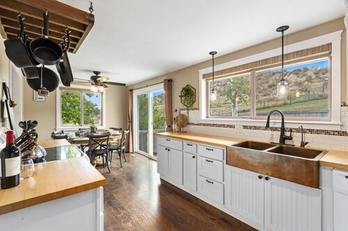 Hidden Valley Retreat Quiet Escape w/ Mtn Views!