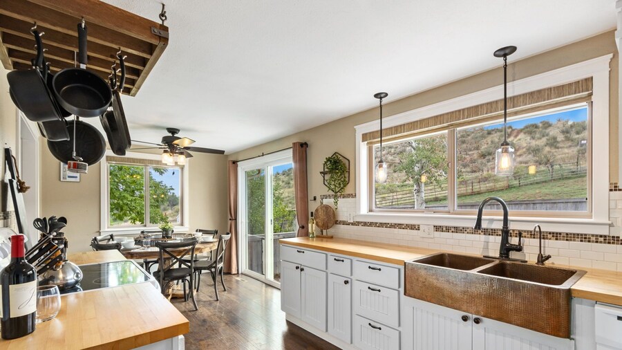 Hidden Valley Retreat Quiet Escape w/ Mtn Views!