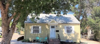 Charming Bungalow Next to UNC - Free Cruiser Bikes!