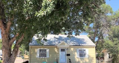 Charming Bungalow Next to UNC - Free Cruiser Bikes!