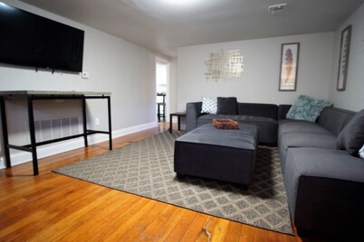 Charming Bungalow Next to UNC - Free Cruiser Bikes!