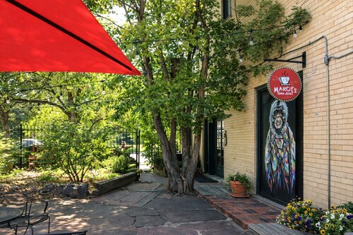 Charming Bungalow Next to UNC - Free Cruiser Bikes!
