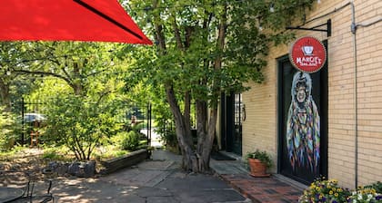 Charming Bungalow Next to UNC - Free Cruiser Bikes!