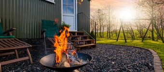 เดอะ เพลเซนท์ ฮัท แอท เมาท์ เพลเซนท์ ฟาร์ม  