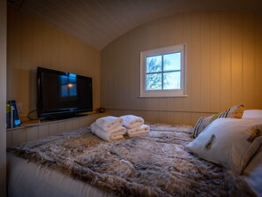 1 bedroom, individually decorated, individually furnished, free WiFi - The Pleasant Hut at Mount Pleasant Farm (Ulverston)