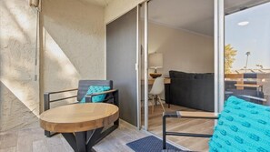 Studio (1 Bedroom) | Balcony