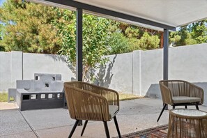 Terrace/patio - Modern and Stylish Phoenix 3 Bdrm Vacation Home! (Phoenix)