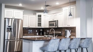 Fridge, microwave, oven, stovetop - Luxury Home on Windsor Near Old Town Heated Pool (Scottsdale)