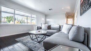 TV - Luxury Home on Windsor Near Old Town Heated Pool (Scottsdale)