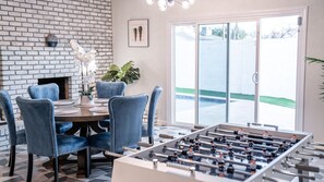 Games room - Luxury Home on Windsor Near Old Town Heated Pool (Scottsdale)