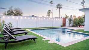 Outdoor pool - Luxury Home on Windsor Near Old Town Heated Pool (Scottsdale)
