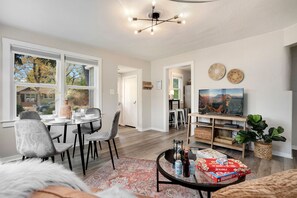 하우스, 침대(여러 개), 파티오, 정원 전망 (417 Park St.) | 다이닝