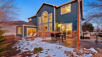 House, Multiple Beds, Patio, Garden View (4700 Valley Oak Drive) | Terrace/patio