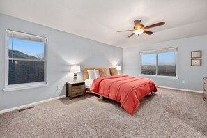 하우스, 침대(여러 개), 파티오, 정원 전망 (4700 Valley Oak Drive) | 4 개의 침실, 무료 WiFi, 침대 시트