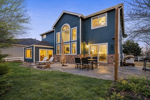 Spacious Home W/ Fun Amenities | Lake & Mtn Views