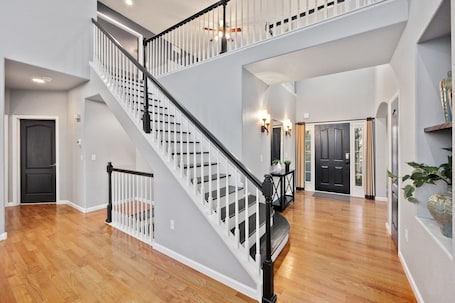 House, Multiple Beds, Patio, Garden View (4700 Valley Oak Drive) | Interior