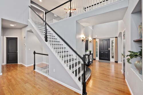 Spacious Home W/ Fun Amenities | Lake & Mtn Views