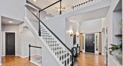 Spacious Home W/ Fun Amenities | Lake & Mtn Views