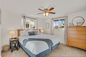 獨棟房屋, 多張床, 熱水浴缸, 花園景觀 (420 W. 43rd St Loveland) | 2 間臥室、免費無線上網、床單