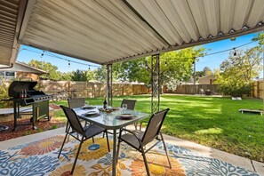 獨棟房屋, 多張床, 熱水浴缸, 花園景觀 (420 W. 43rd St Loveland) | 用餐區