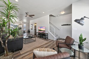 獨棟房屋, 多張床, 庭院, 花園景觀 (938 Jerome St. (Unit 3)) | 住宿內部