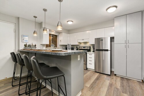 Sage Suite | Calm & Earthy Stay Near Old Town