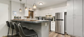 Sage Suite | Calm & Earthy Stay Near Old Town