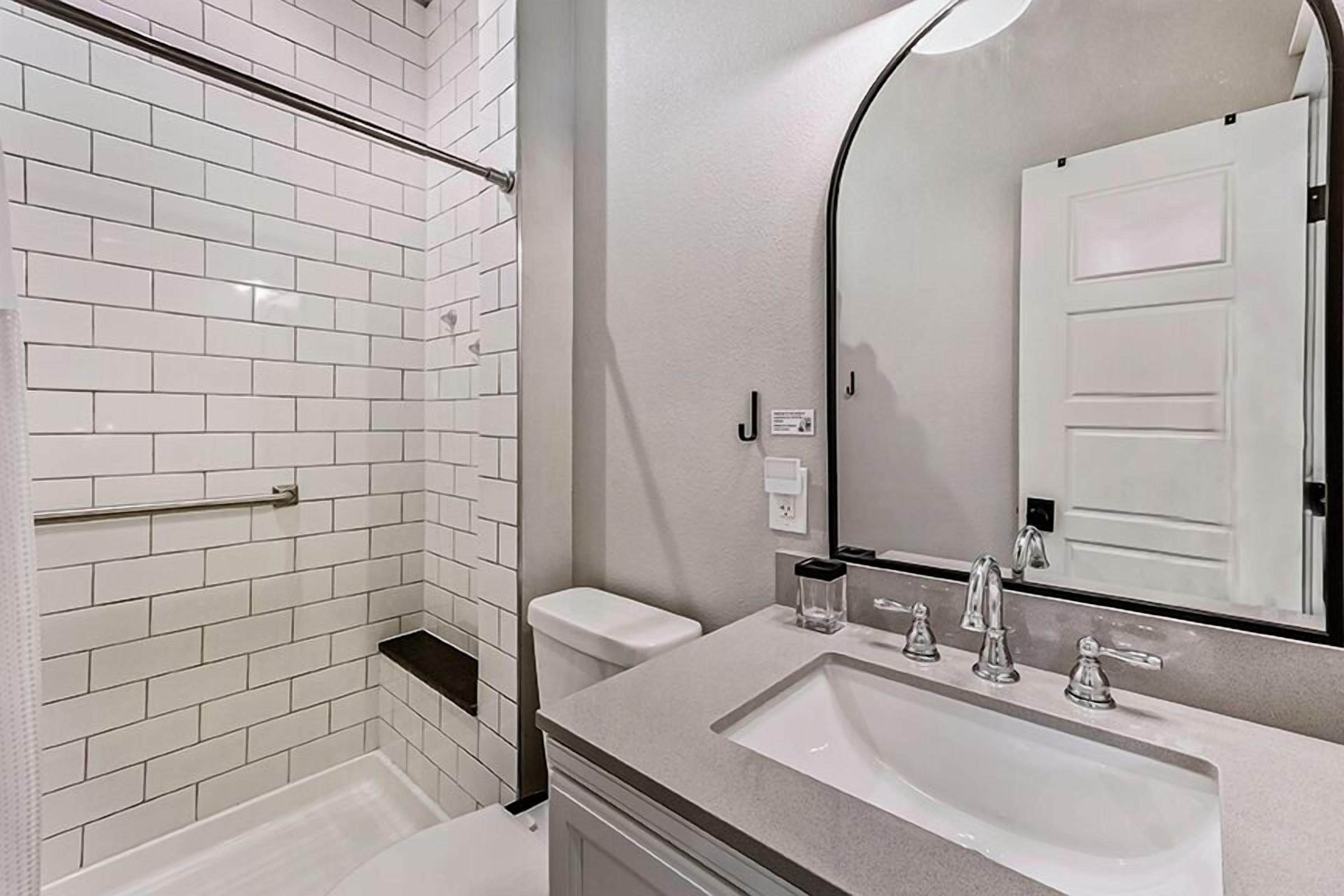 House, Multiple Beds, Kitchen, Garden View (443 E 10th St. Loveland) | Bathroom | Designer toiletries, towels