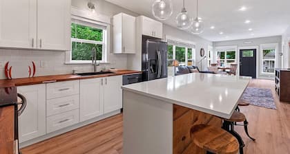Cozy Chic Home in Downtown Loveland!