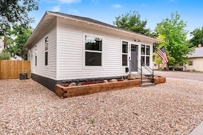 Exterior - Cozy Chic Home in Downtown Loveland! (Loveland)