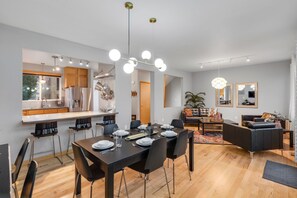 ハウス ベッド (複数台) スパ浴槽 ガーデンビュー (369 Osiander St) | レストラン