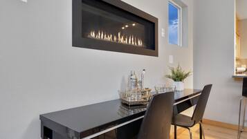 House, Multiple Beds, Hot Tub, Garden View (369 Osiander St) | Dining