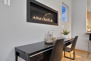 Ferienhaus, Mehrere Betten, Whirlpool, Gartenblick (369 Osiander St) | Speisen