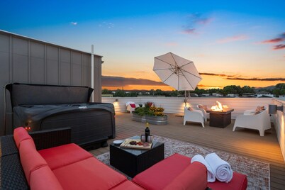 Sleek Home Near Old Town W/ Rftp Hot Tub & Mtn Views