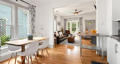 Lola House! Cozy Comfort, Prime Old Town Location