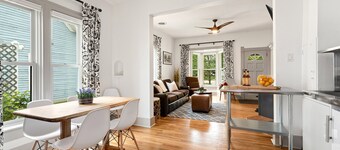 Lola House! Cozy Comfort, Prime Old Town Location