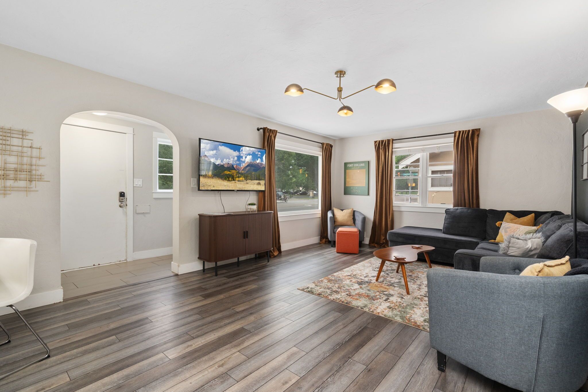 Maison, plusieurs lits, cuisine, vue jardin (622 W. Laurel St. - Upper) | Coin séjour