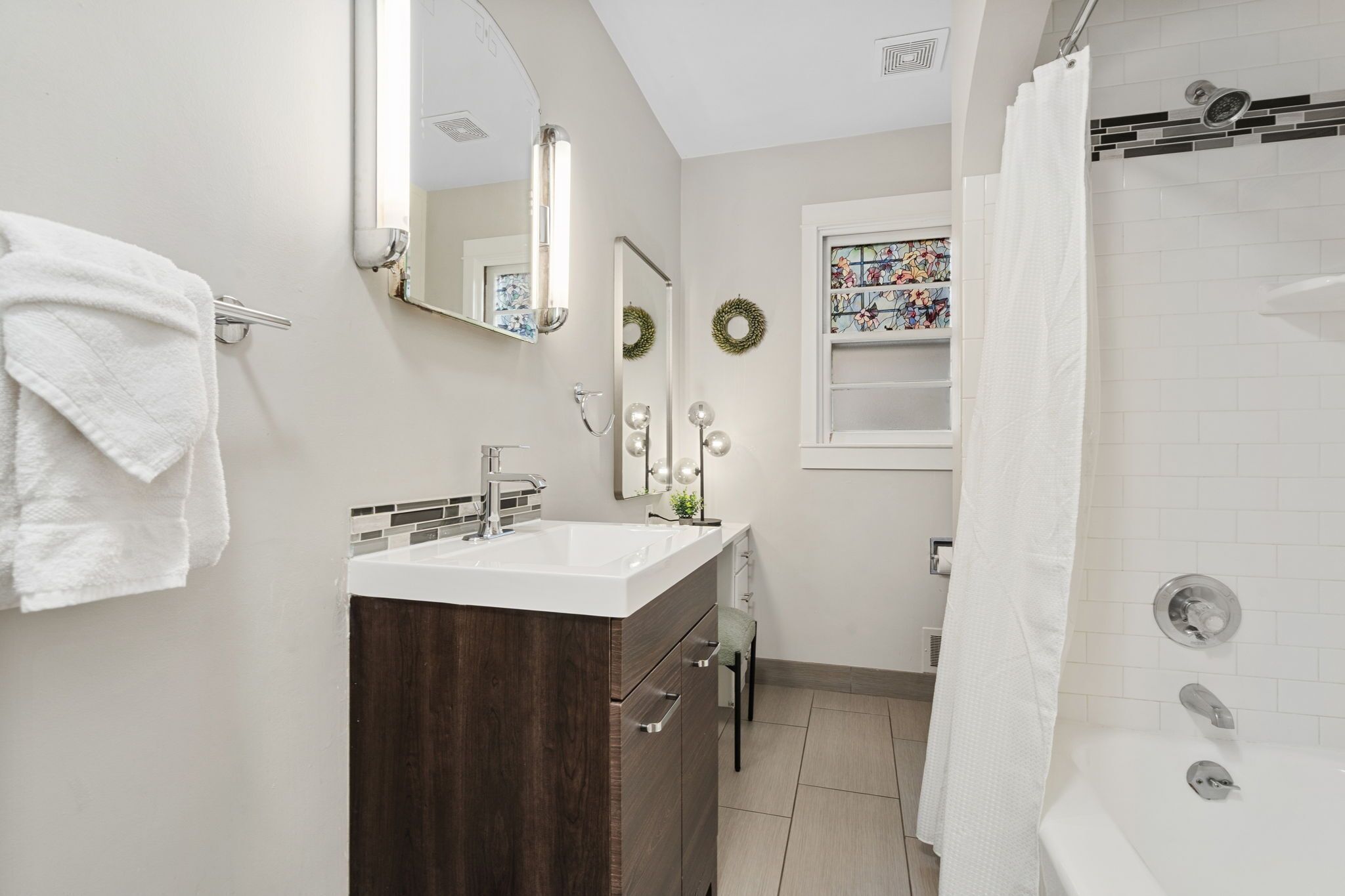House, Multiple Beds, Kitchen, Garden View (622 W. Laurel St. - Upper) | Bathroom