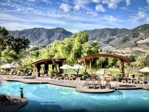 Alberca al aire libre y alberca climatizada