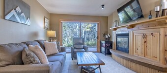 Yellowstone & Grand Teton Parks!3 Community Hot Tubs! Updated, Stocked & Clean!