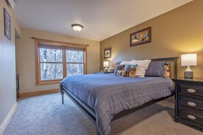 1 bedroom, desk, iron/ironing board, WiFi